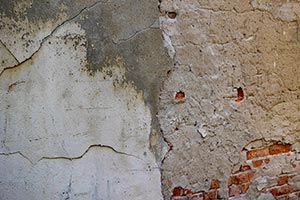 Parchim: Feuchteschaden am Mauerwerk